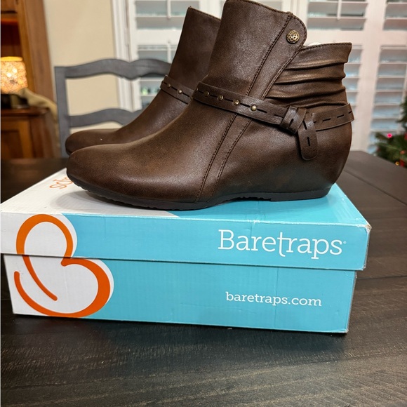 BareTraps Women's Dark Brown Ankle Booties NWT - Picture 2 of 8